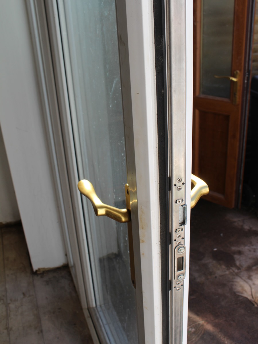 old double glazed door (Female)